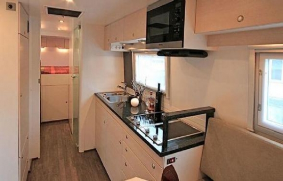 Zırhlı kamyonu lüks eve çevirdiler!