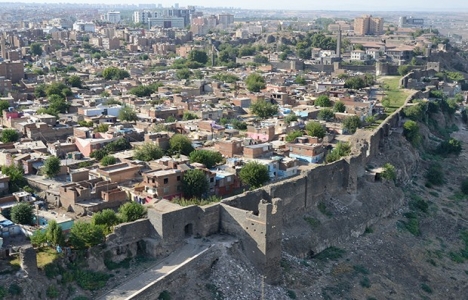 Diyarbakır'da zarar gören yerler yeniden inşa edilecek!