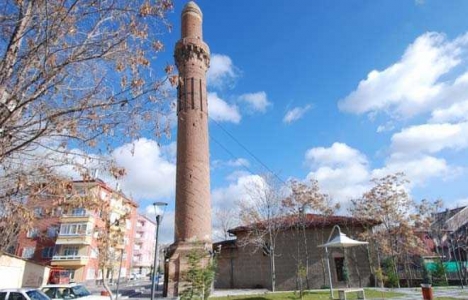 İşte Selçuklu dönemine ait Pisa Kuleleri!