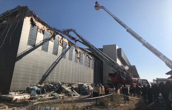 Erciyes Üniversitesi nde inşaat halindeki kongre binasının çatısı çöktü!