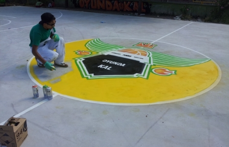 Gönen'de ilkokul basketbol sahası yenileniyor!