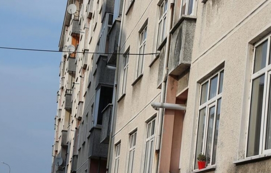 Rize'deki eğimli binalar görenleri şaşırtıyor!