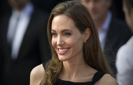 Angelina Jolie, Los Angeles'ta 25 milyon dolara ev aldı!