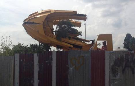 Ataköy'de külliye için ağaç kesimi yapıldı!