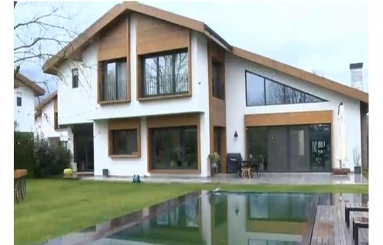 Emre Aydın Ömerli deki lüks villasının kapılarını açtı!