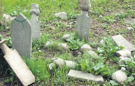 Ayrılık Çeşme Mezarlığı restore ediliyor!