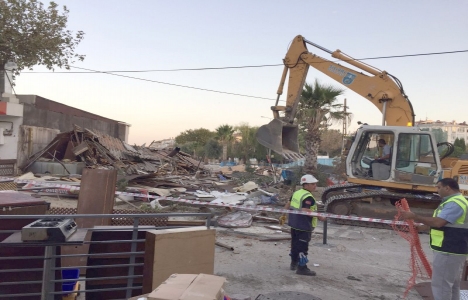 Silivri'deki iki büfe yıkıldı!