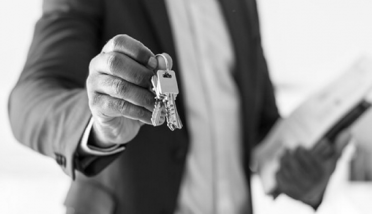 Yeni emlakçılık sistemine ayak uyduramayanlar kepenk kapatıyor!