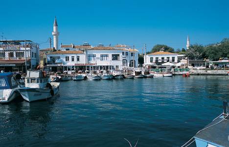 Bozcaada Forumu adanın imara açılmaması için itiraz dilekçelerini verdi!