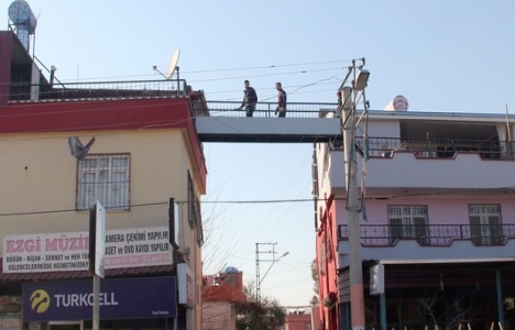 Necmettin Afşin oğlunun evine gitmek için üst geçit yaptırdı!
