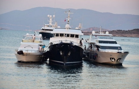 Ali Ağaoğlu Cennet Koyu nda tatil yapıyor!