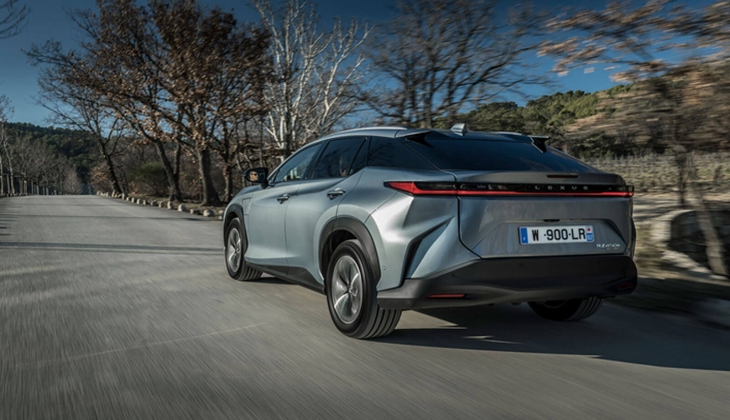 Lexus tamamen elektrikli RZ 450e satışa çıktı! Sıfır araç alacaklar Lexus RZ 450e nin fiyatına bakın!