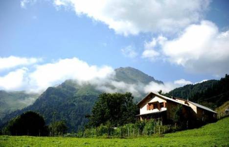 Rize'de patlatılan dinamitlerin evlere hasar verdiği iddia edildi!