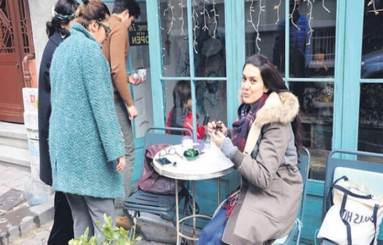 Bergüzar Korel kahve dükkanını kapattı!