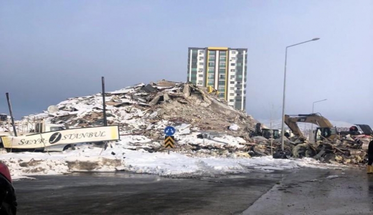 Enkaza dönenen iki yıllık binayı o müteahhit yaptırmış