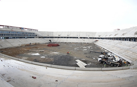 Ersun Yanal, Akyazı Spor Kompleksi inşaatını gezdi!