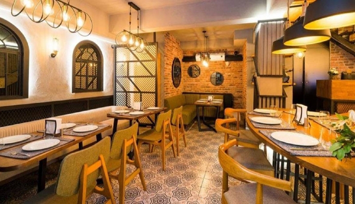 Restoran ve kafeler fiyat tarifelerini duyurmak için dijital panolar kullanabilecekler