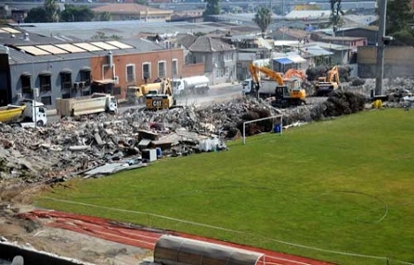 İzmir Alsancak Stadı yıkılıyor!