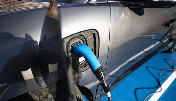 Elektrikli araç şarj istasyonlarına akıllı bariyerler yapılacak