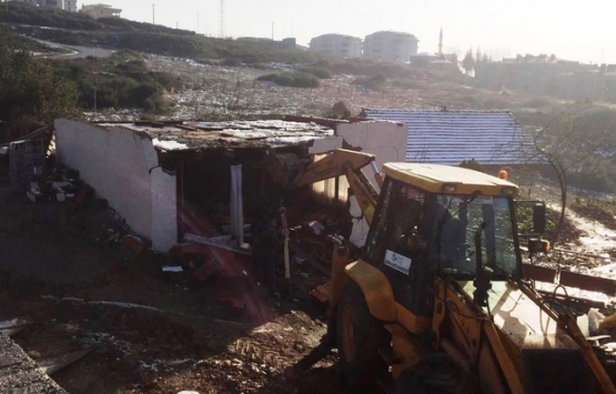 İzmit'te Hazine arazisine yapılan kaçak yapı yıkıldı!