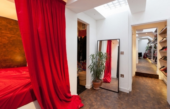 İngiliz mimar yıkık tuvaletten ev yaptı!