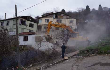 Üsküdar’da 16 gecekondunun yıkımına başlandı!