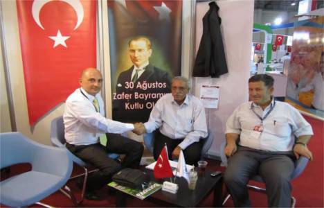 İzmir Fuarında Romanlar İZKEND’i ziyaret etti!