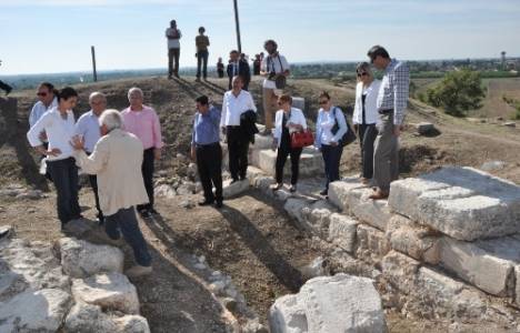 Misis ve Tatarlı höyüklerindeki antik kent kazı çalışmaları incelendi!