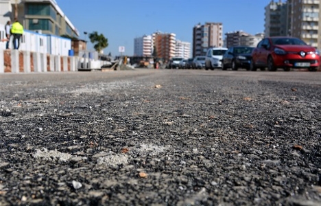 Mersin Demokrasi Kavşağı’na ilk asfalt döküldü!