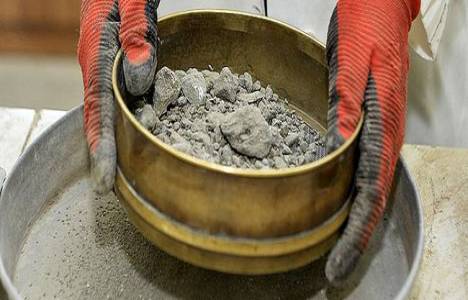 İzmir'de körfezden çıkarılan kum karayolu inşaatlarında kullanılacak!