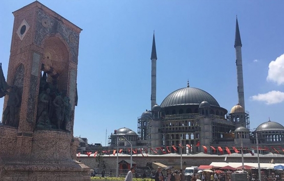 Taksim Camii nde heyecanlandıran anlar! İnce işçiliğe geçildi!