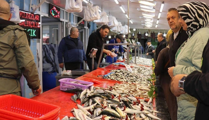 Balık fiyatları cep yakıyor! Vatandaşlar, tezgaha bakmakla yetindi...