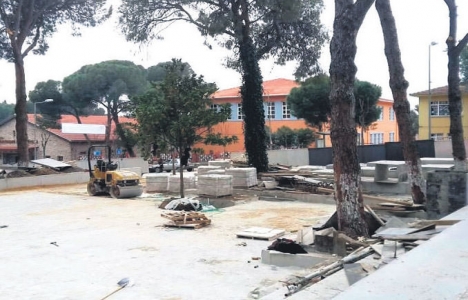 İzmir Bayındır Kani Bey Parkı düzenleme çalışmalarına tepki!