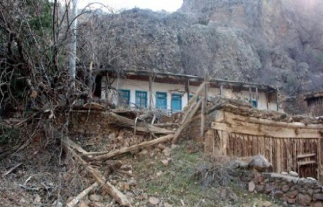 Erzurum'da HES inşaatı için patlatılan dinamitler evlere zarar verdi!