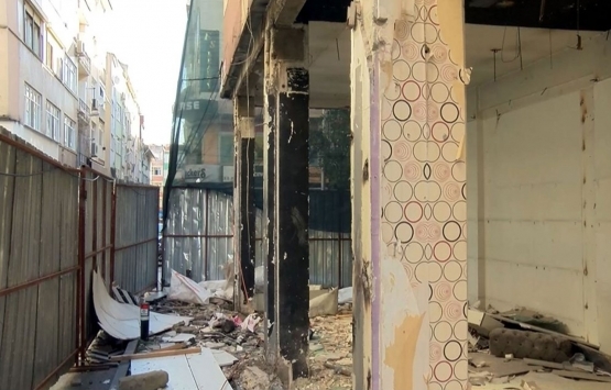 Bakırköy de 8 ay önce boşaltılan bina yıkılmayı bekliyor!