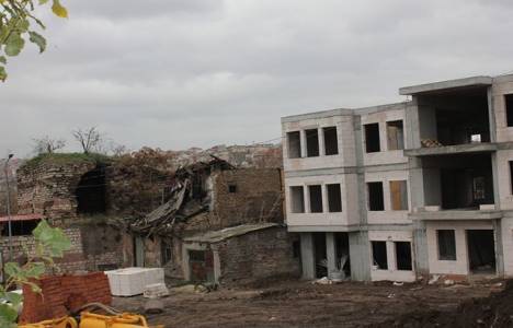 Ayvansaray'da ahşap evlerin yerine betonarme evler yapıldı!