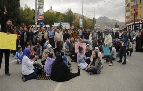 Erzurum'da konut mağdurlarından ruhsat eylemi!