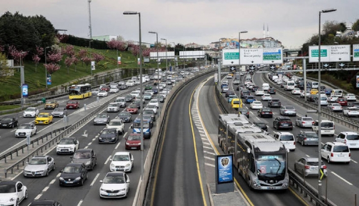 İstanbul da 23 Nisan kutlamaları dolayısı ile pazar günü bazı yollar trafiğe kapatılacak...