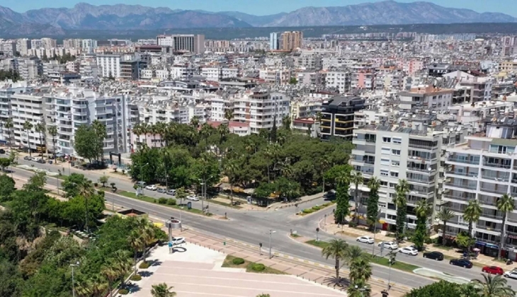 Antalya'da ikamet izni bulunan 125 bin yabancı yaşıyor