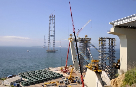  İzmit Körfez Geçişi Asma Köprüsü'nün kule inşaatında sona gelindi!