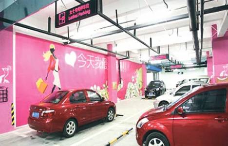 MarkAntalya AVM otoparkının bir bölümünü kadın sürücülere ayırdı!