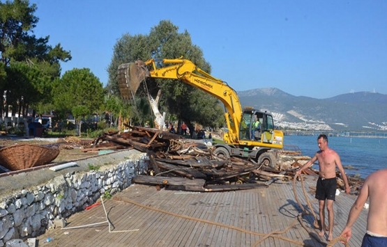 Akbük kıyısındaki kaçak yapılar yıkılıyor!