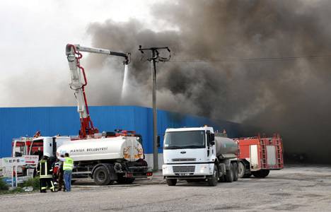 Manisa Muradiye Sanayi Bölgesi'nde yangın çıktı!
