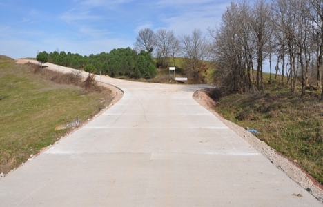 İzmit ve Derince köyleri arasına beton yol yapılıyor!