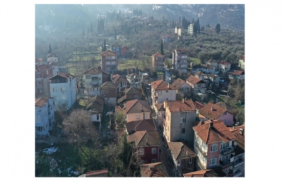 Kocaeli depreminden kalma hasarlı evler yıkılıyor!