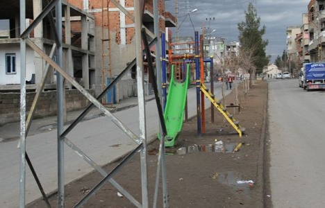Batman Cudi'de refüj ortasındaki çocuk parkı aletleri sorun yaratıyor!