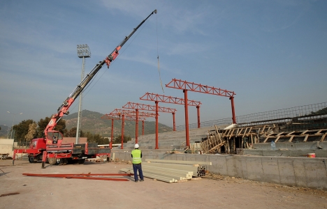 İzmir Karşıyaka'ya 1800 kişilik futbol sahası yapılacak!