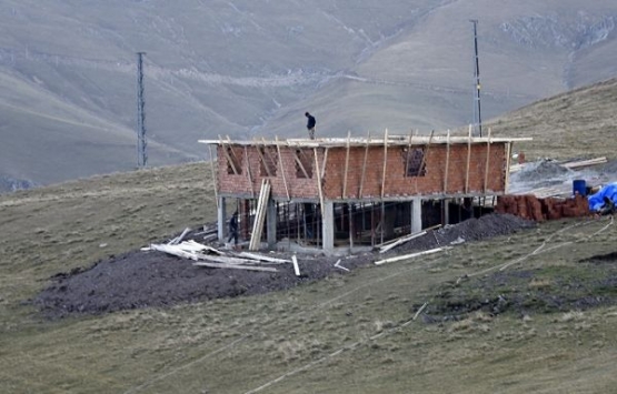 Kaçak yapıların olduğu Taşköprü Yaylası’nda milli duygu sömürüsü!