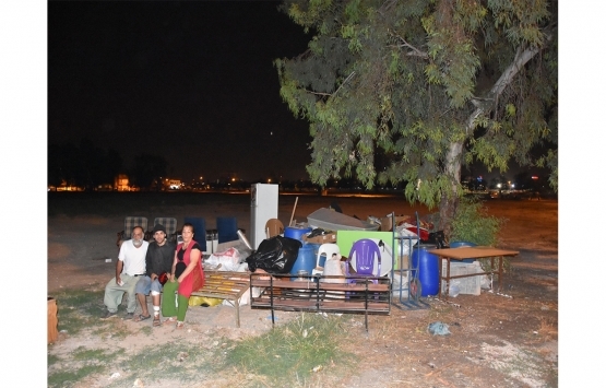 Adana Sarıçam'da kirasını ödeyemeyen aile sokakta kaldı!