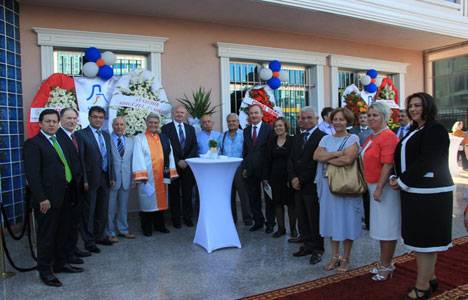 Ataşehir’in ilk yükseköğretim kurumu törenle açıldı!